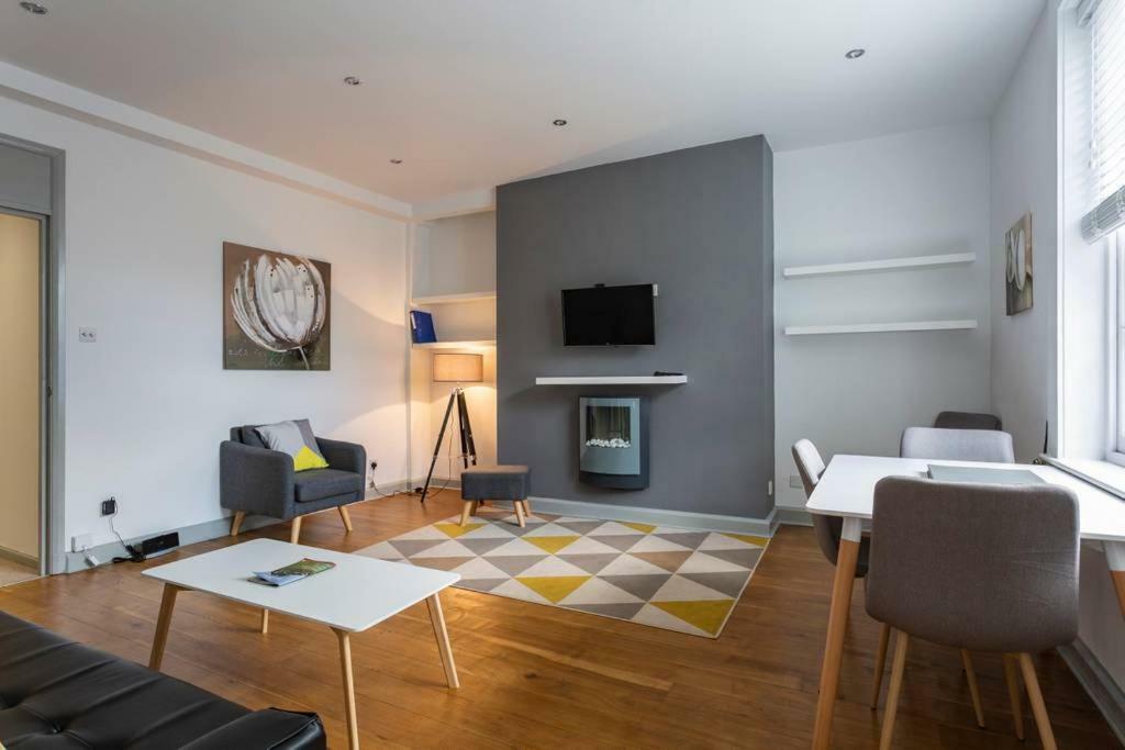 Spacious Central Chic Apartment - Simplycheckin Winchester Dış mekan fotoğraf