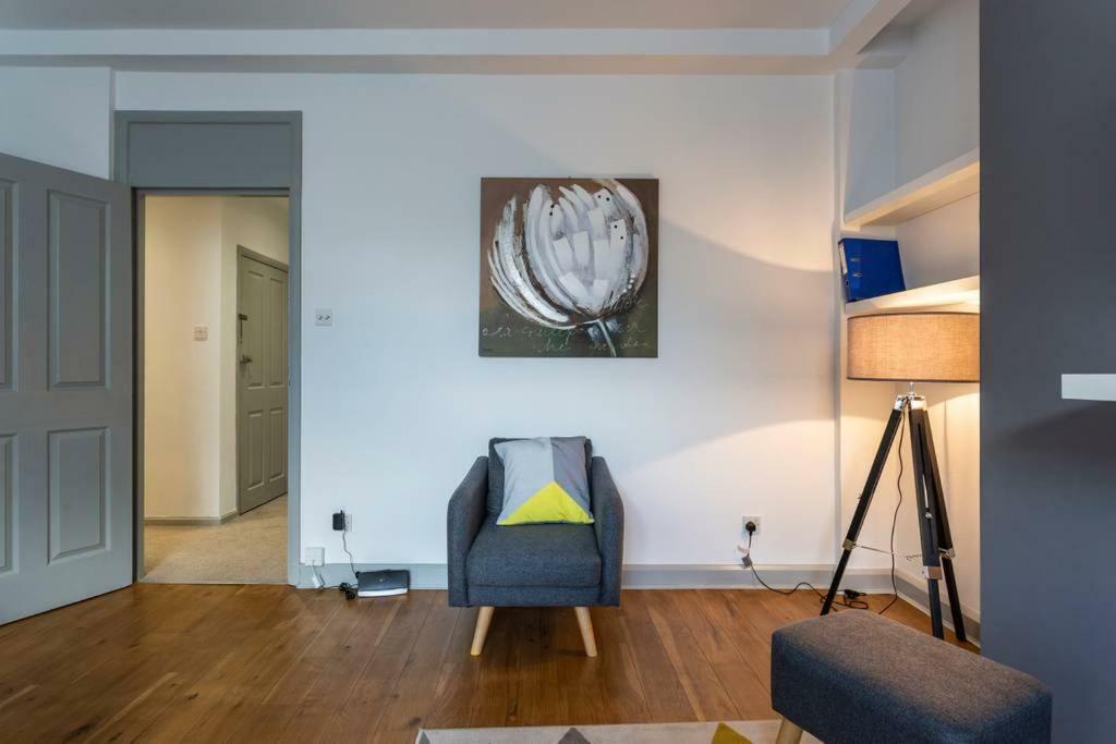 Spacious Central Chic Apartment - Simplycheckin Winchester Dış mekan fotoğraf