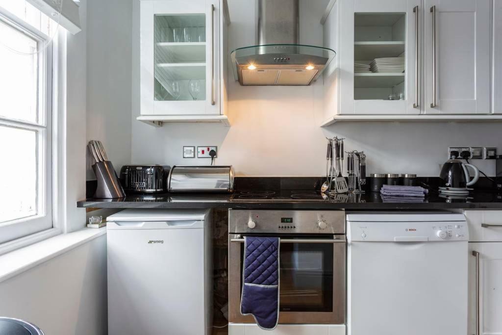 Spacious Central Chic Apartment - Simplycheckin Winchester Dış mekan fotoğraf