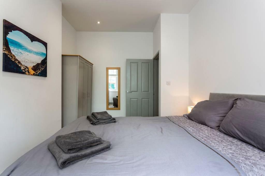 Spacious Central Chic Apartment - Simplycheckin Winchester Dış mekan fotoğraf